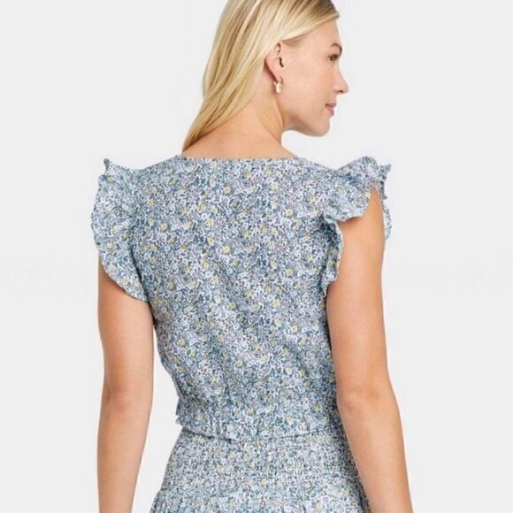 Universal Thread Women's Flutter Sleeve Crop Wrap Top Blue Floral NWT XXL - Picture 2 of 11